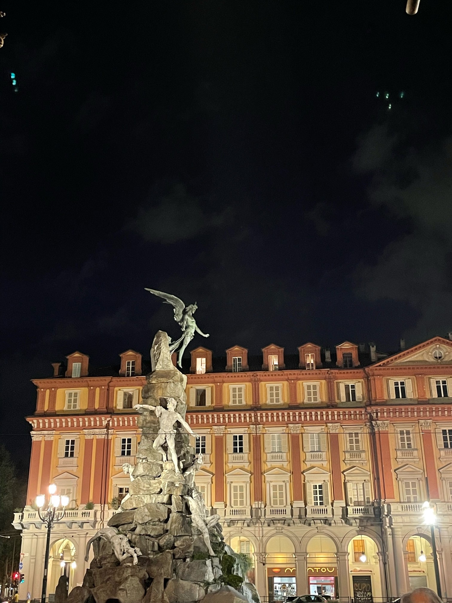 16692981208260339_TORINO-MAGICA-PIAZZASTATUTO-SOMEWHERETOUR (48).jpeg